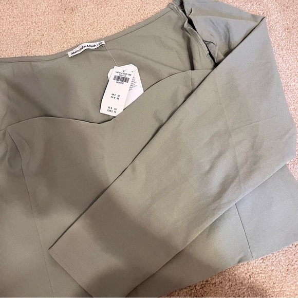 Abercrombie & Fitch Top NWT - Picture 3 of 4